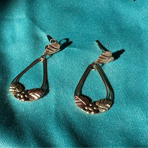 10K Black Hills Gold Tri Color Leaf Earrings Yellow Rose Gold